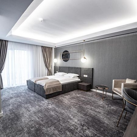 Caprice Complex Hotell Bacău Exteriör bild