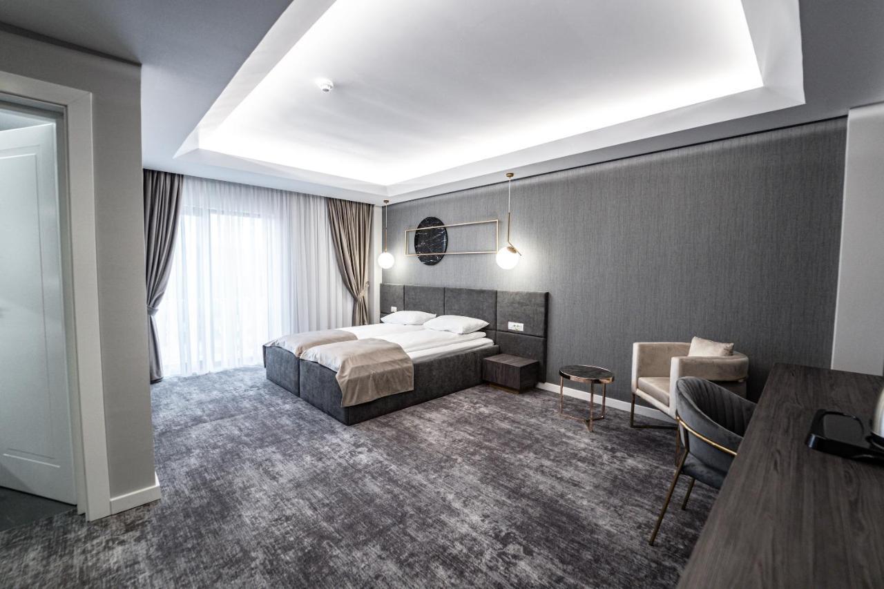 Caprice Complex Hotell Bacău Exteriör bild