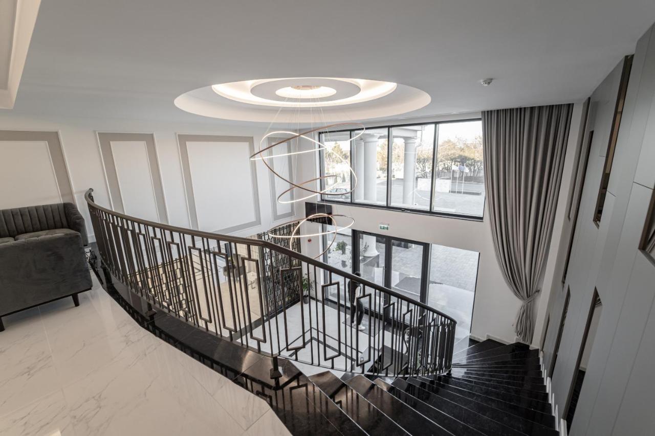 Caprice Complex Hotell Bacău Exteriör bild